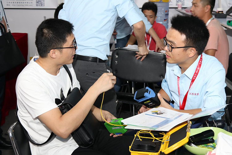 中国国际光电博览会创办于1999年，已连续成功举办20届，并发展成为全球最具规模、影响力及权威性的光电业综合性展会。中国光博会由光通信展、数据中心展区、红外技术及应用展、精密光学展、激光技术及智能制造展、光电传感展等六大主题展及高峰论坛组成。尤其，CIOE光通信展是中国乃至亚太地区最为完整的光通信产业链商贸采购、展示、技术及学术交流的平台，其展馆面积也是展会中最大的展厅，而江苏吉星便是参展商之一。